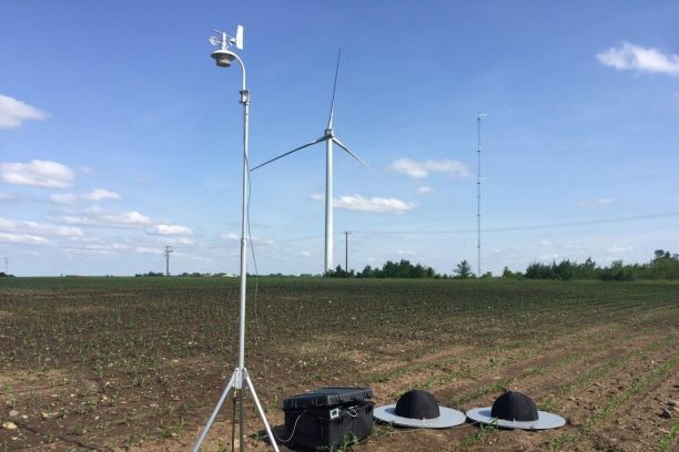 Acoustic noise measurement equipment in front of the Eolos wind turbine