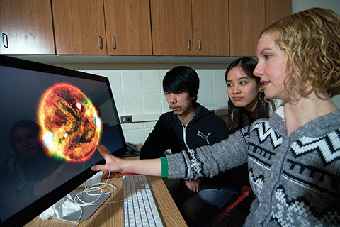 Students analyzing the sun in an astrophysics lab