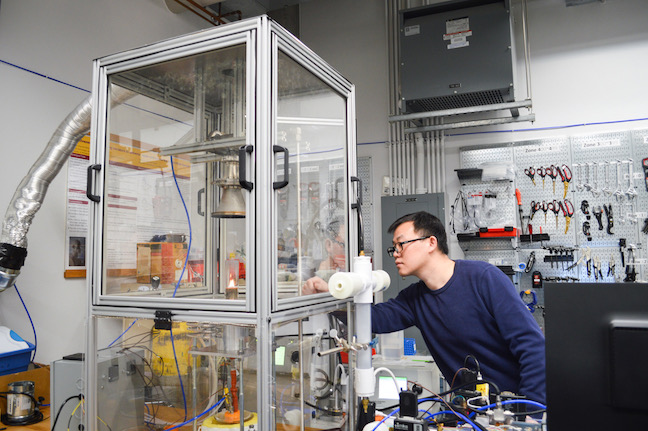 CSE researcher in David Pui's particle technology lab
