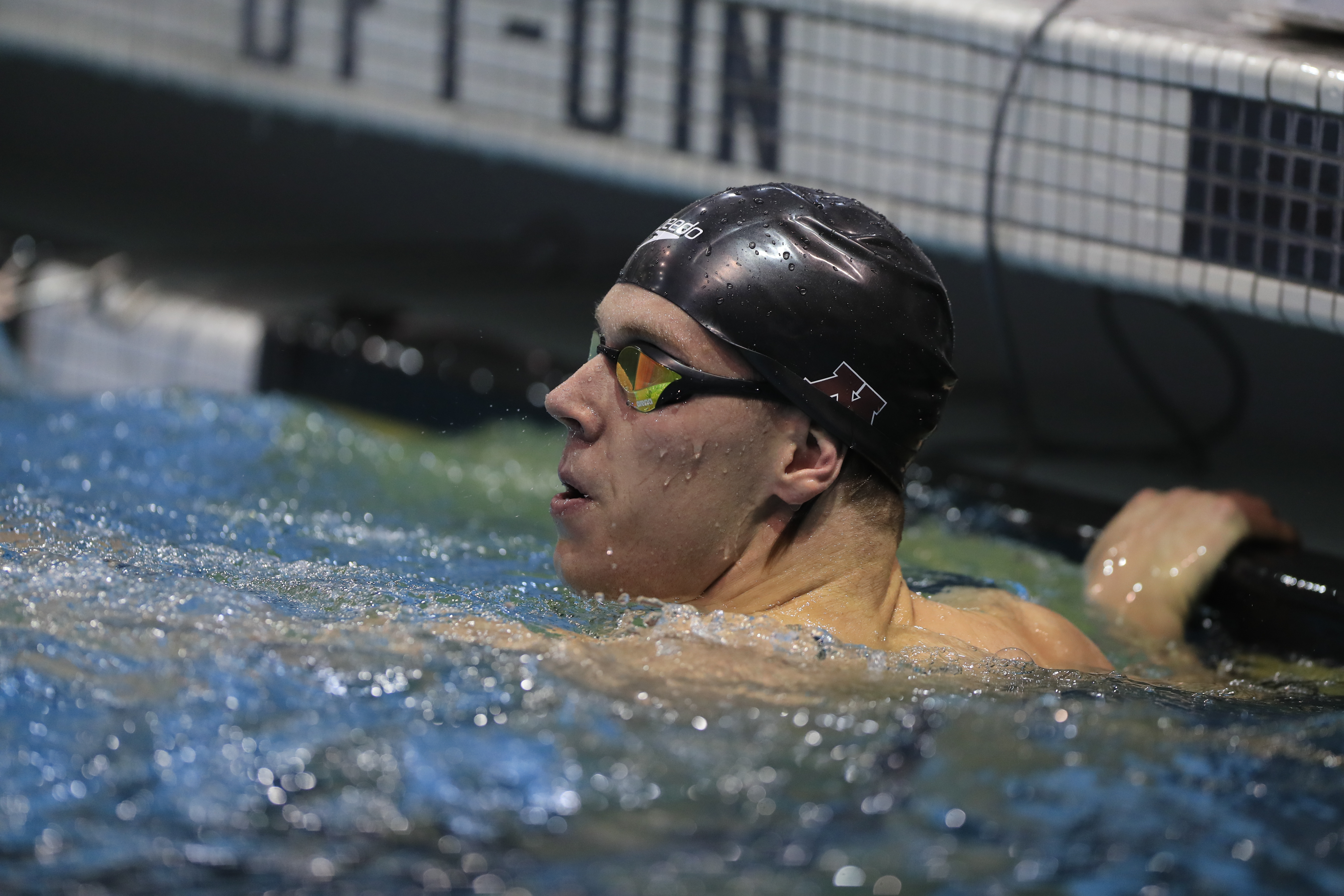 Tom Donker swim competition