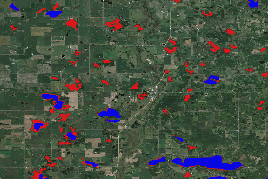Minnesota lakes identified by ReaLSAT (red) and HydroLAKES (blue)