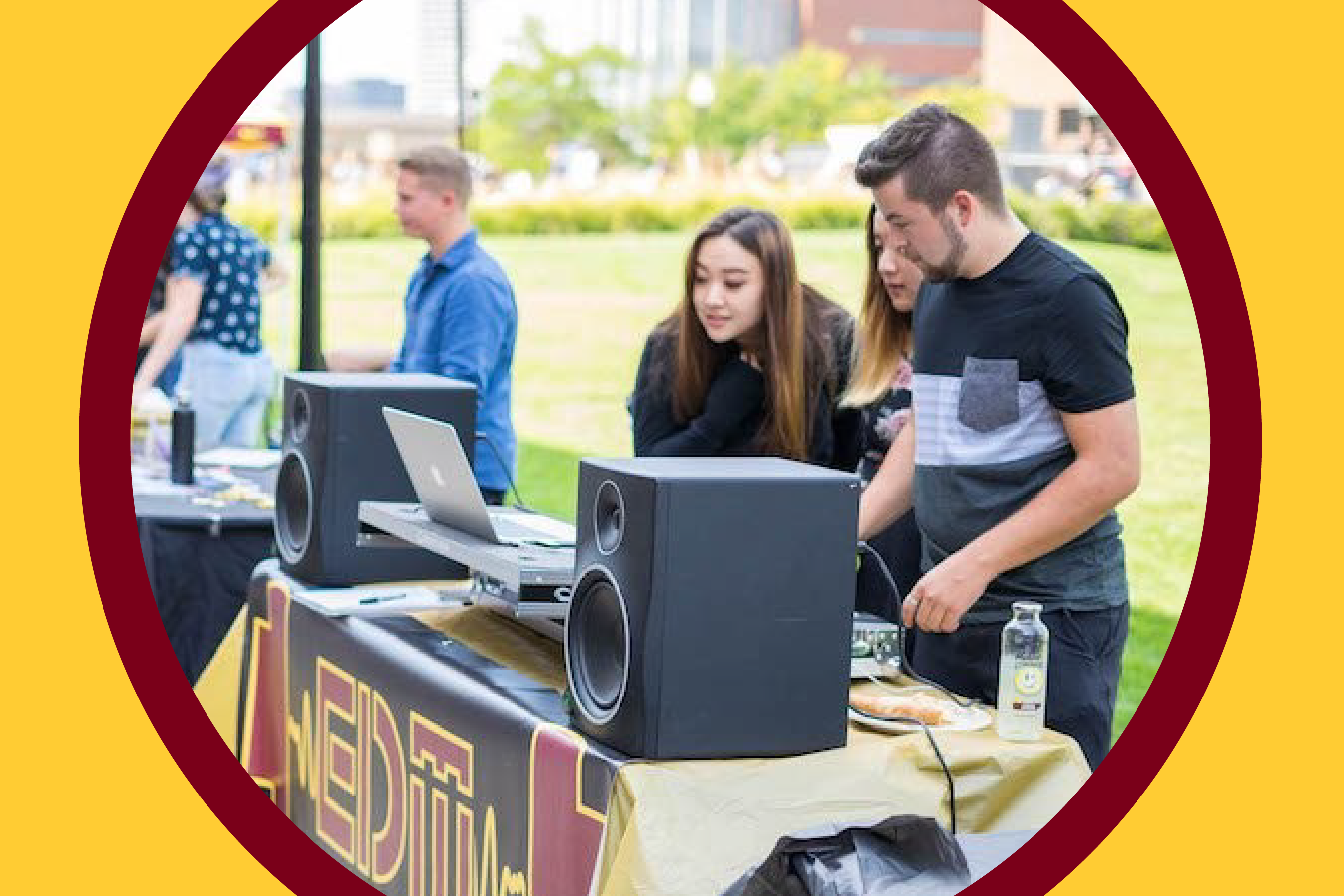 Students set up at gopherlink student group fair