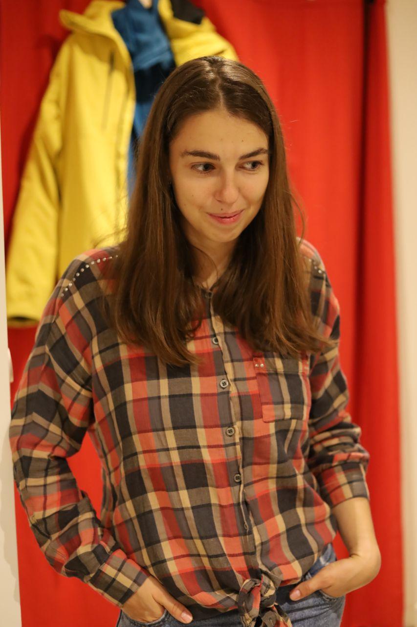 Polina Perstneva headshot