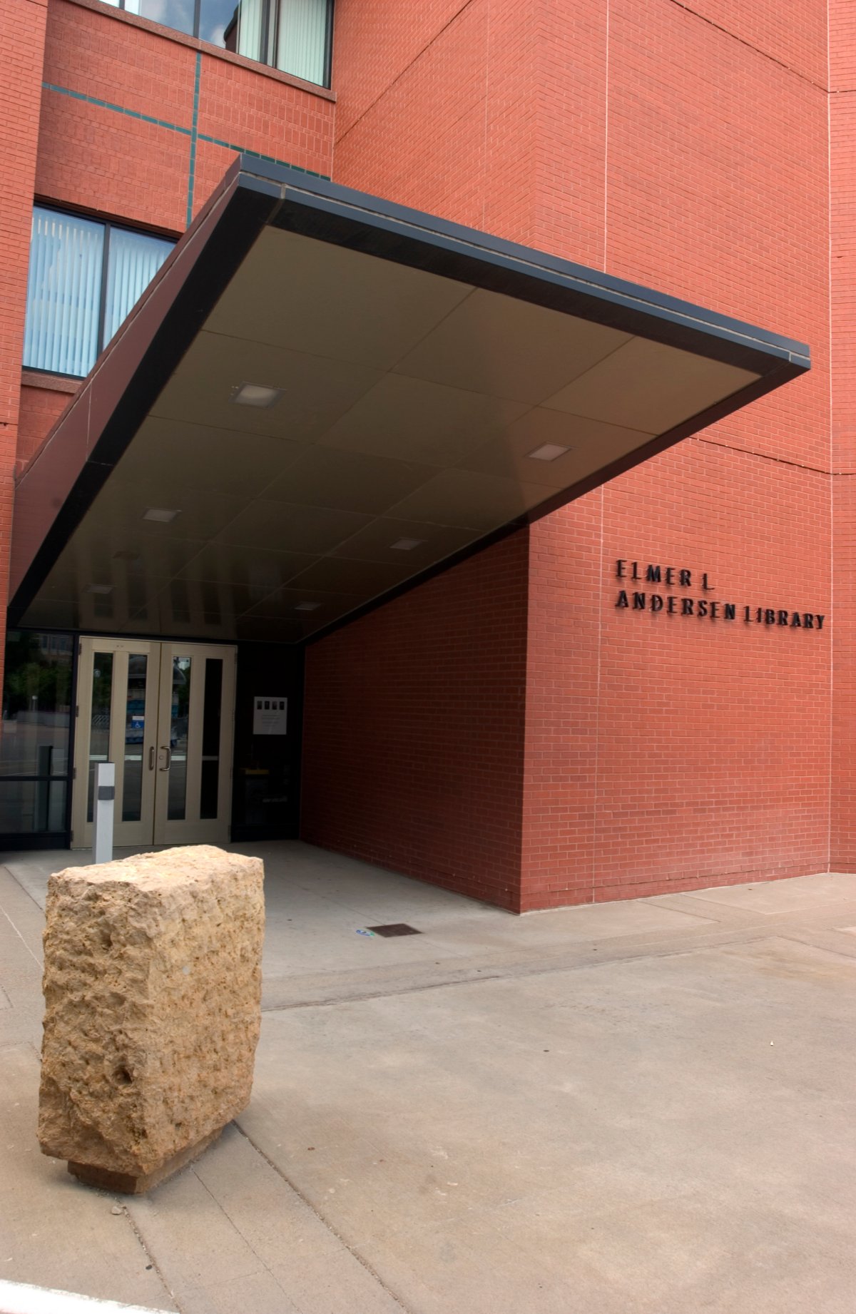 front entrance of Elmer L Andersen Library