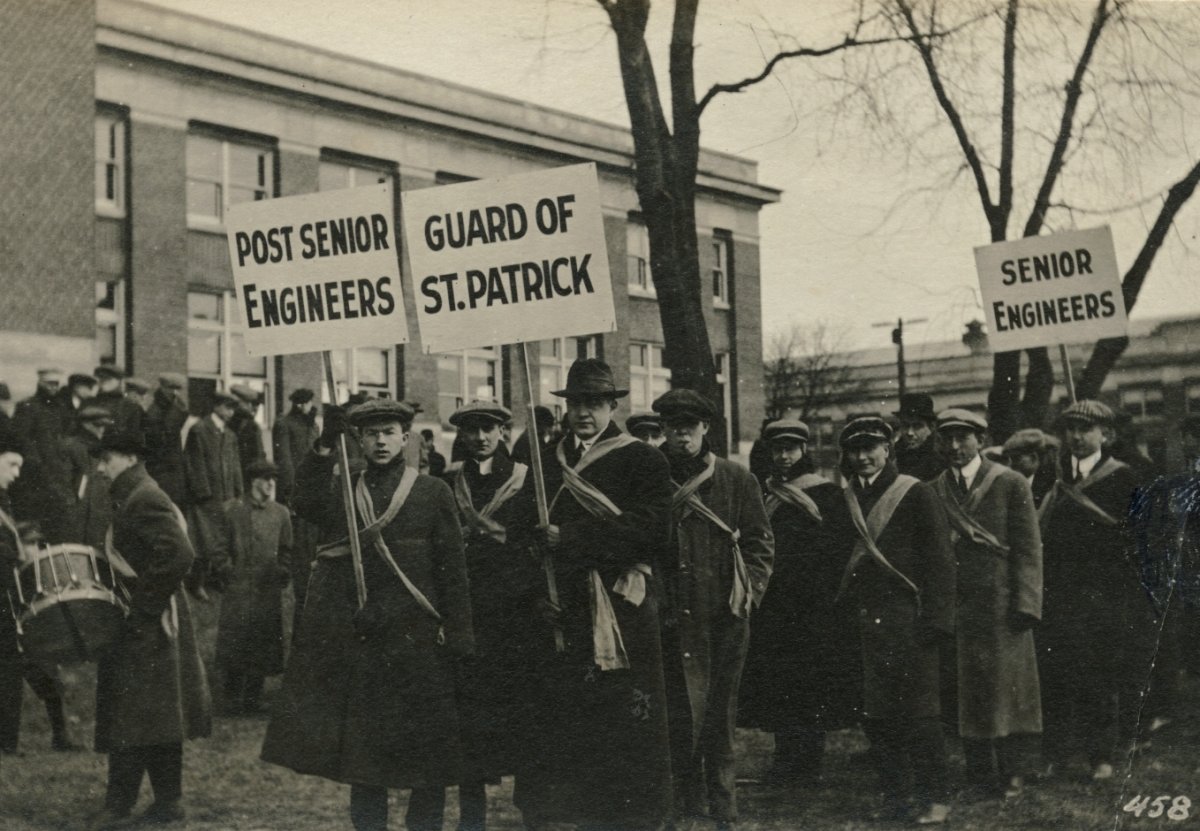 Students on Engineers' Day in 1914
