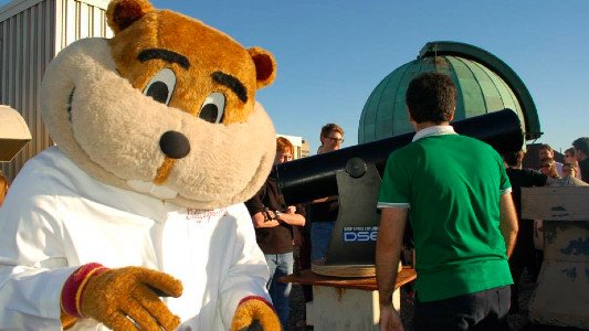 Goldy getting ready for the eclipse at the Tate Observatory