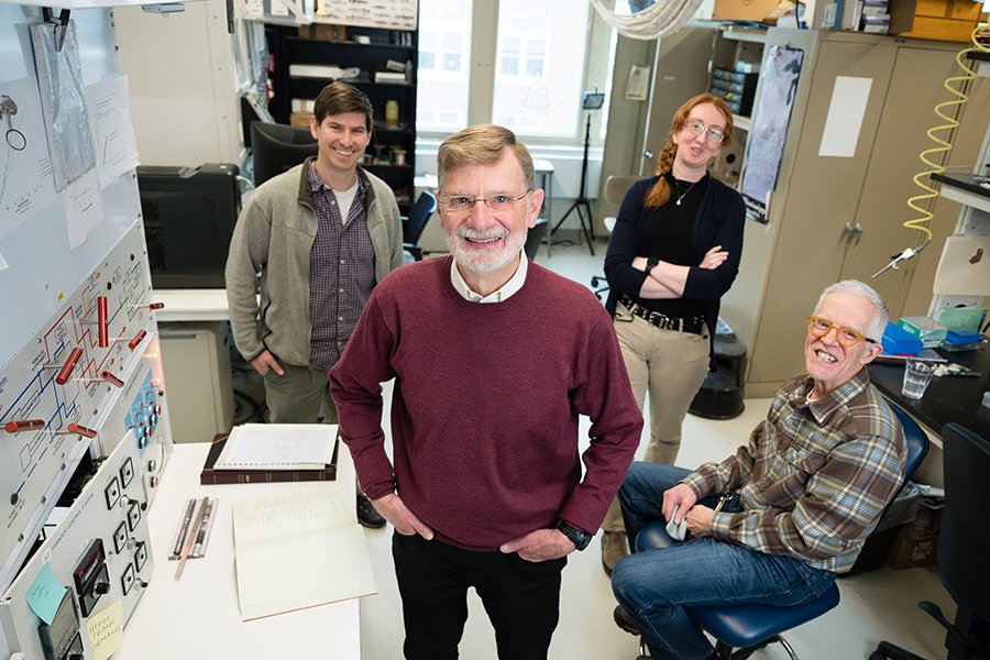 Professor Emeritus David Kohlstedt and his lab staff