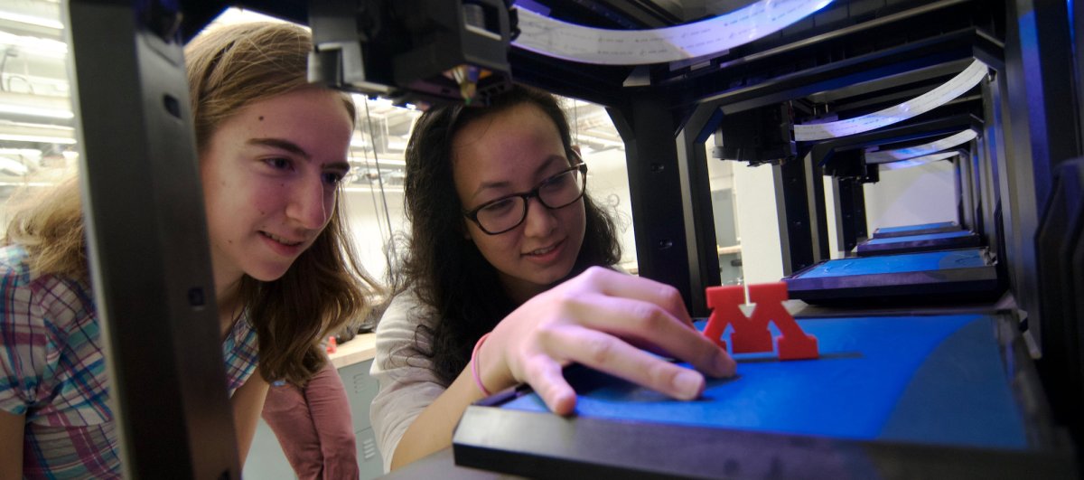 Two students 3D printing a block M in Anderson Labs