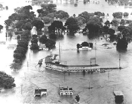 Image of flooding in Topeka, Kansas, 1951