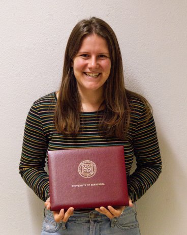 Maggie Kumler holds a certificate for her 4.0 Award