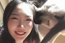 Yixuan posing with her cat