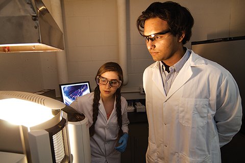 Students working in bioproducts and biosystems engineering lab