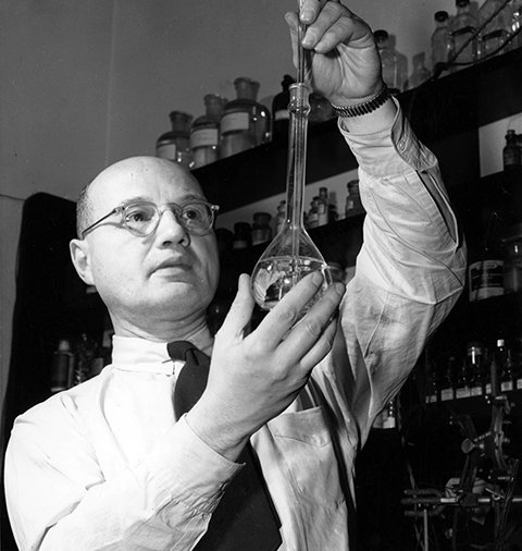 Old image of Koltoff in lab