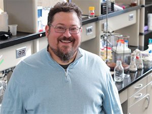 Jeffrey Gralnick in lab