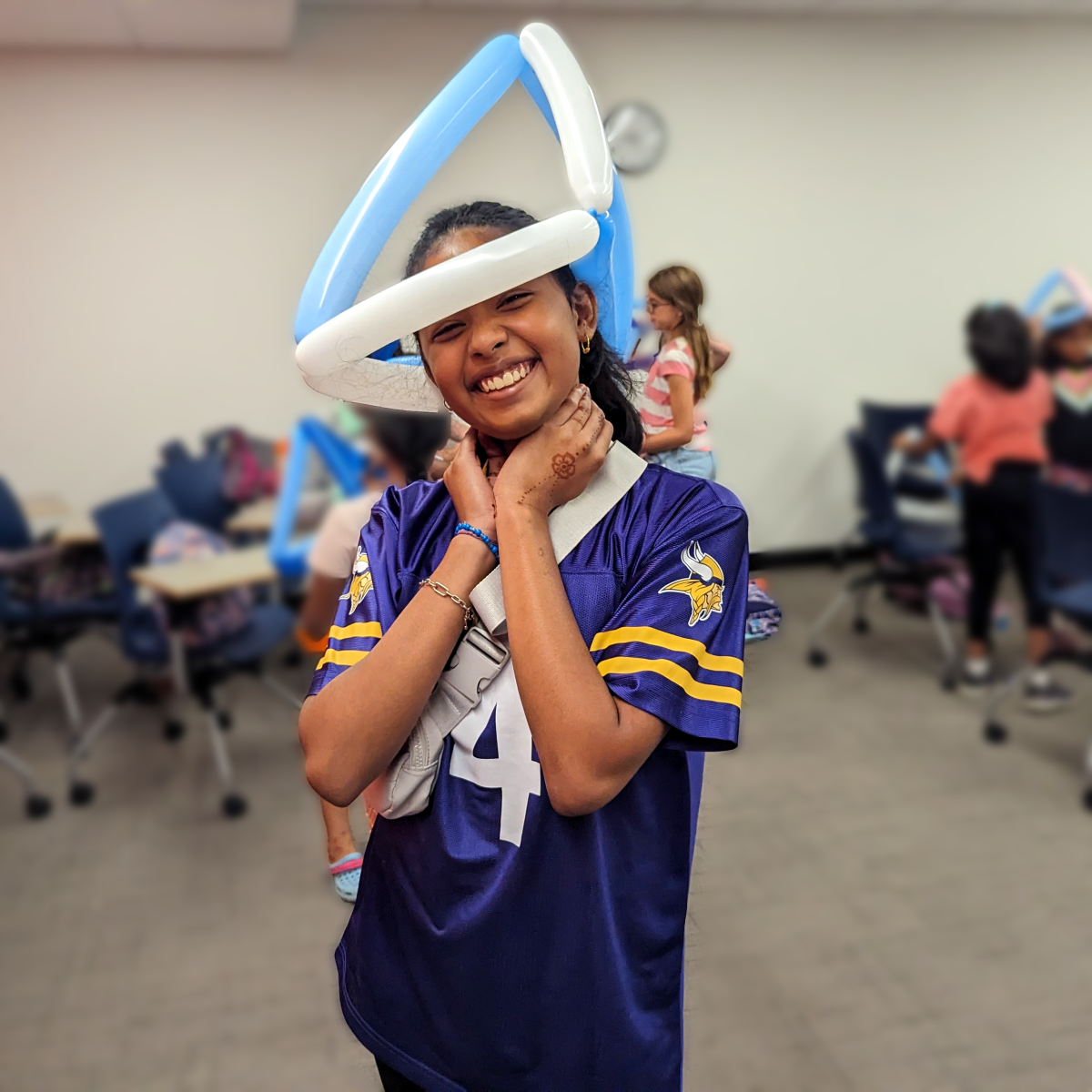 Student wearing a pyramid shaped balloon hat