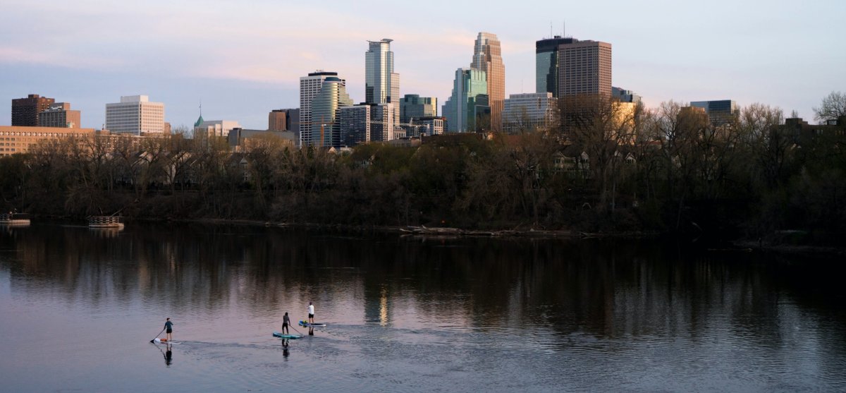 standup paddleboarding in the mississippi river near the minneapolis sklyline